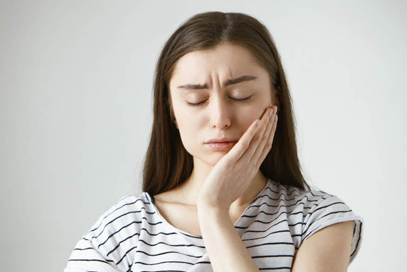 むし歯が神経まで進行すると起こること