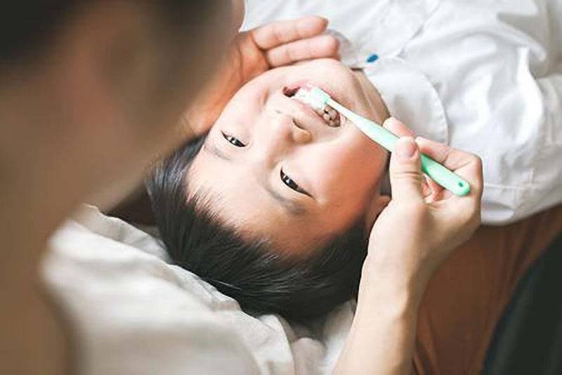お子さまの歯を守る「仕上げ磨き」の習慣